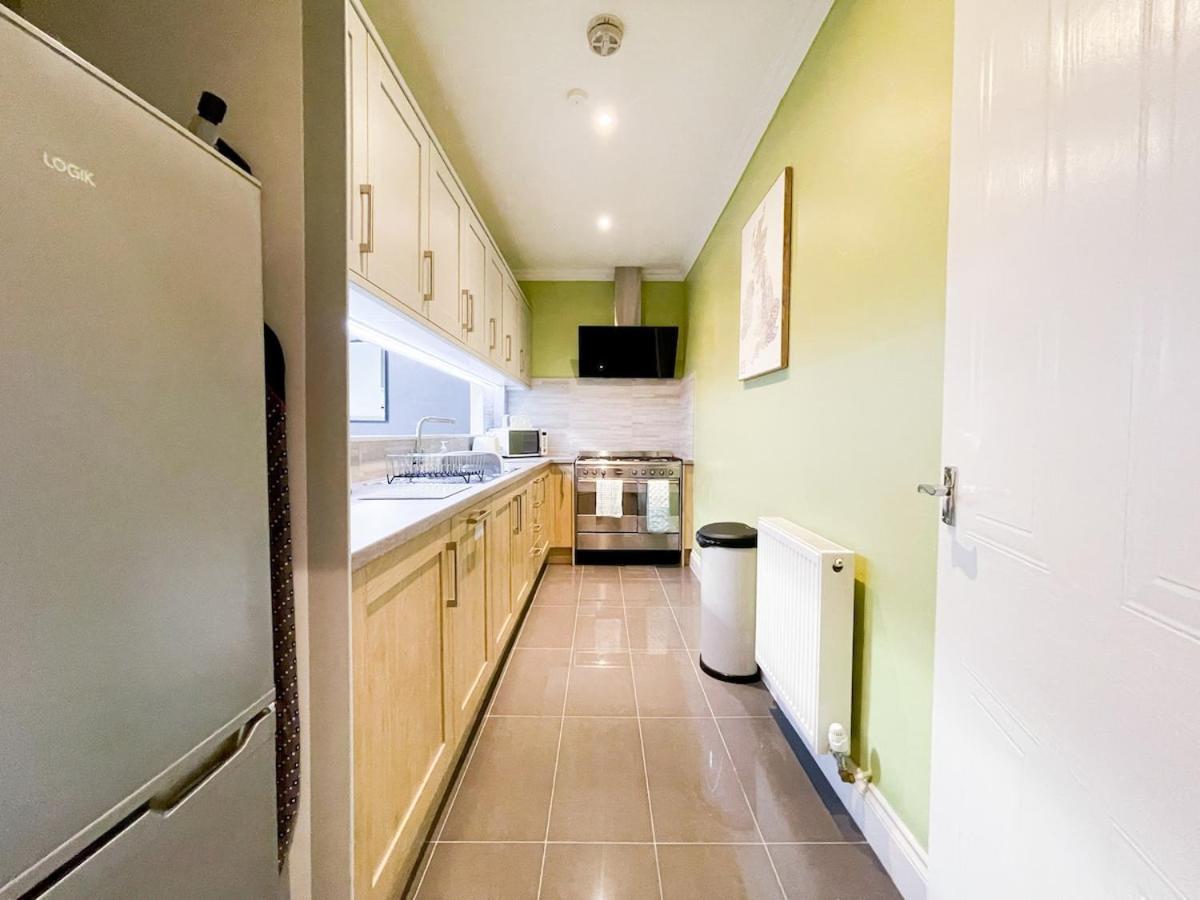 Recently Refurbished Two Bedroom Apartment, Central Location! Glasgow Exterior photo